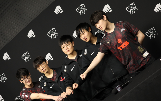 轻的穆西亚 轻的穆西亚